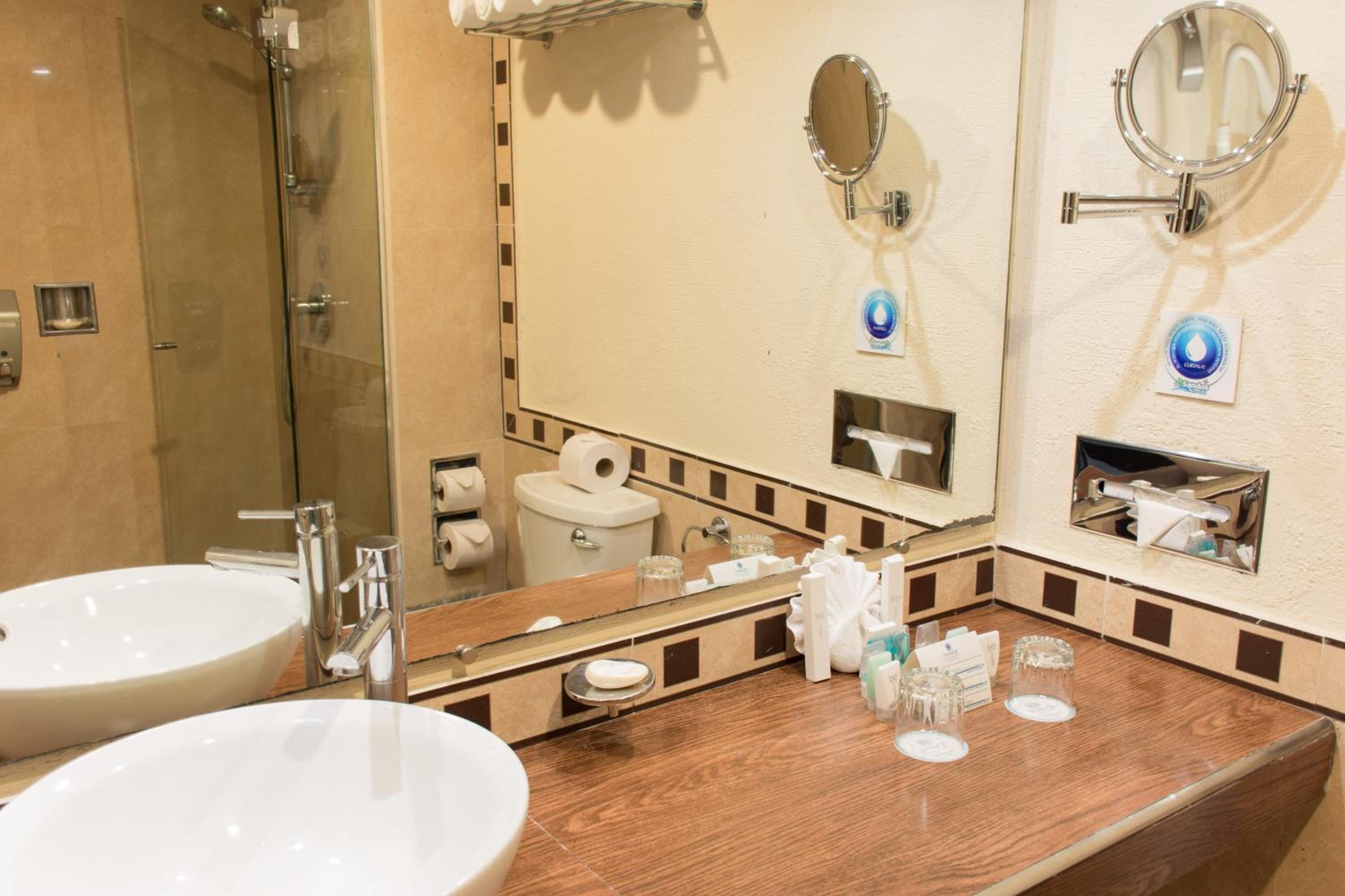 Riviera Family Queen Junior Suite - Photo 3