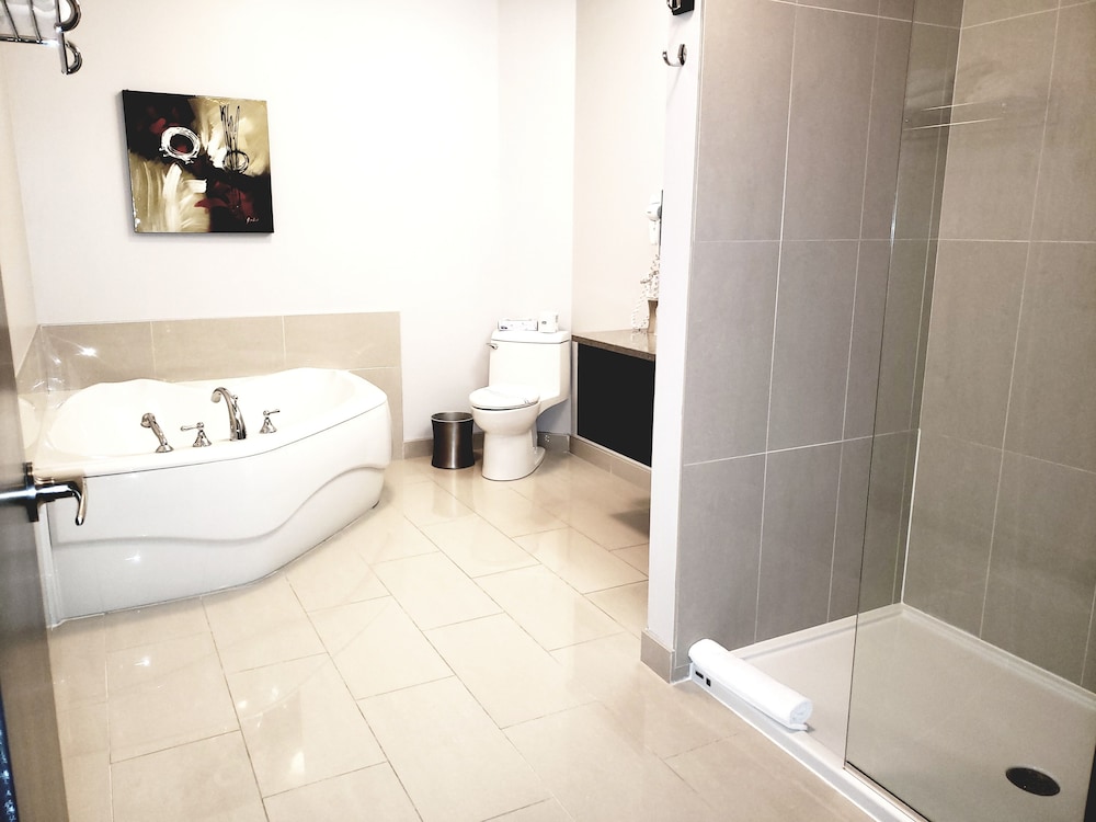 Luxury Suite, 1 King Bed, River View photo 3