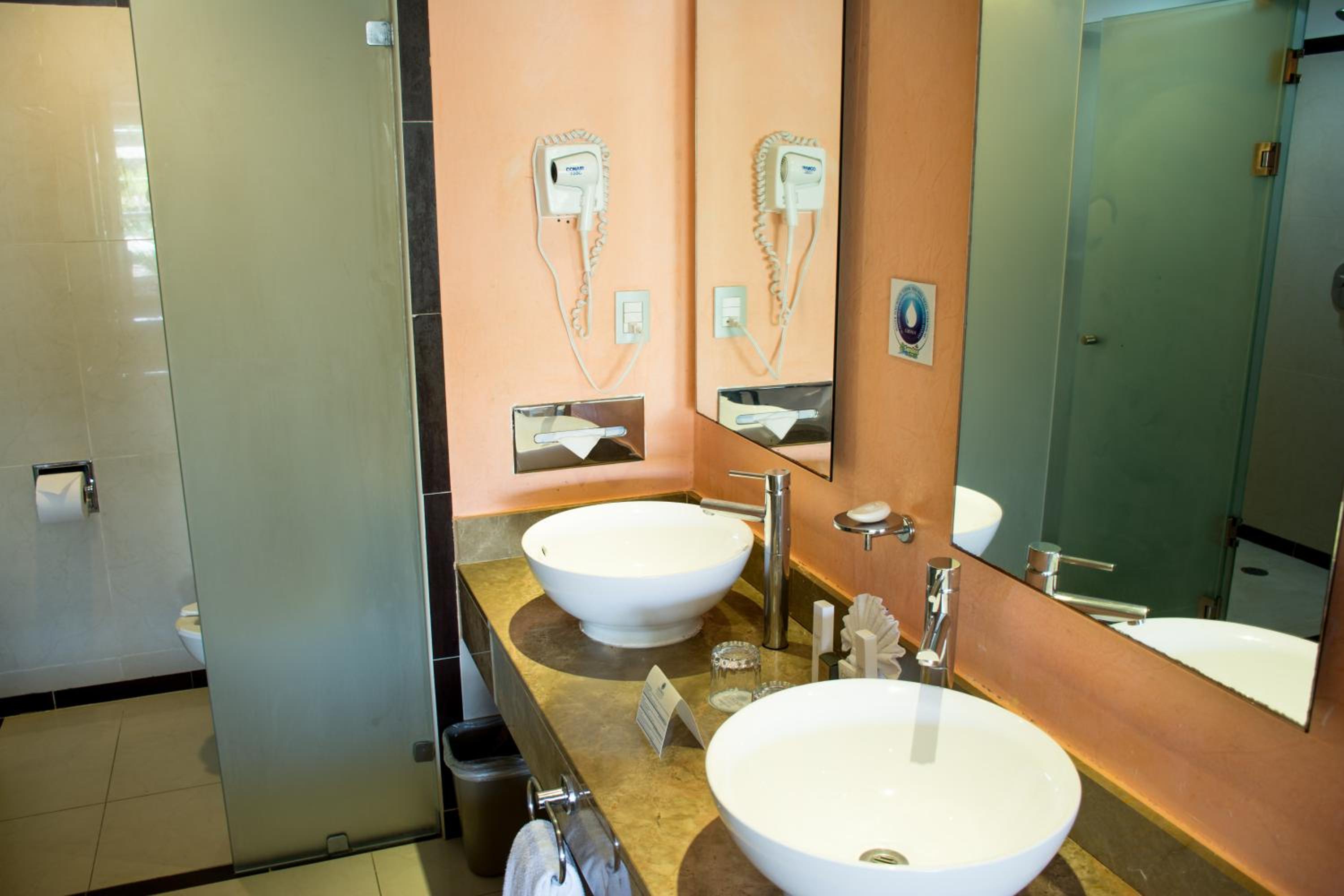 Riviera Family Queen Junior Suite - Photo 2