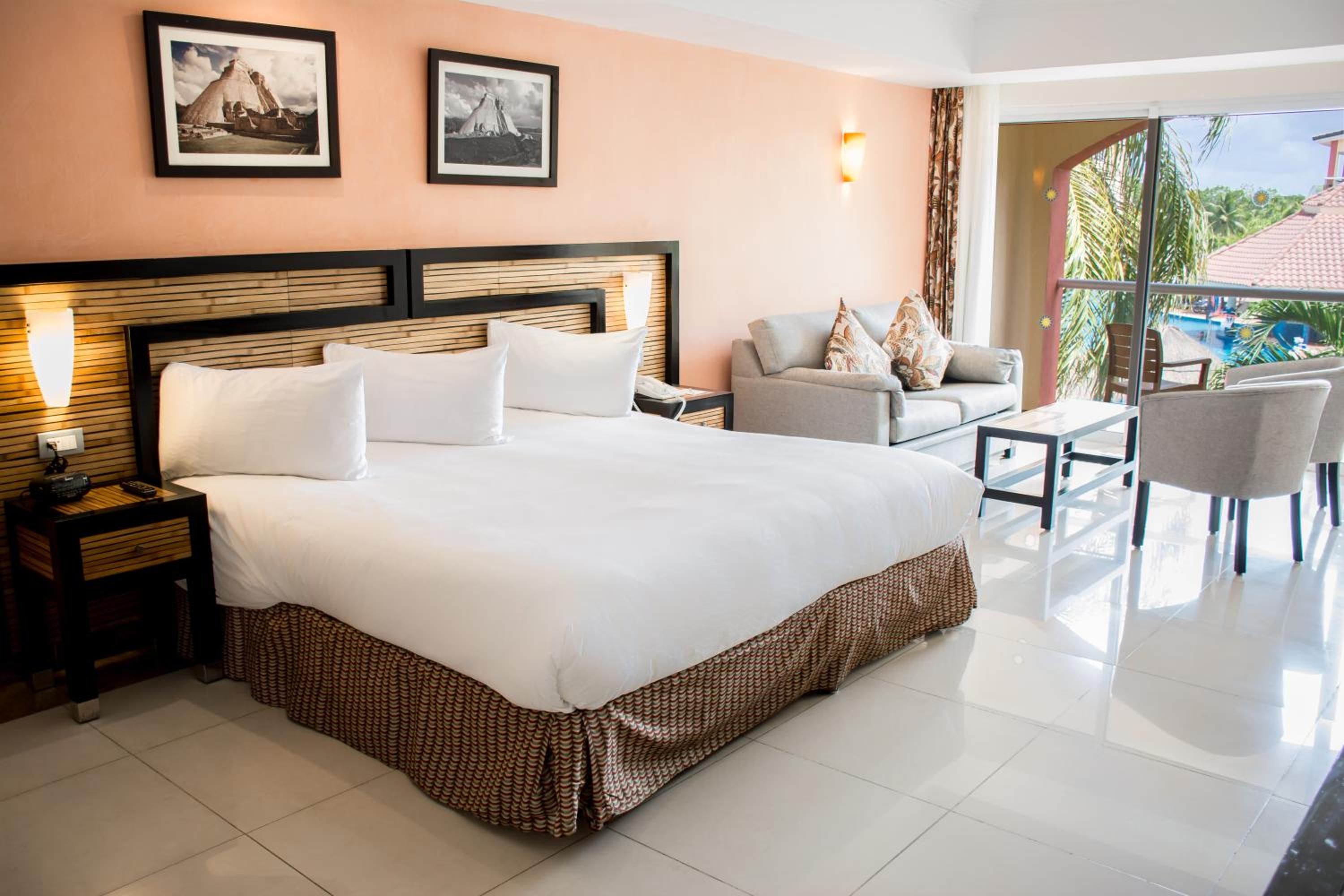 Riviera Family Queen Junior Suite - Photo 1
