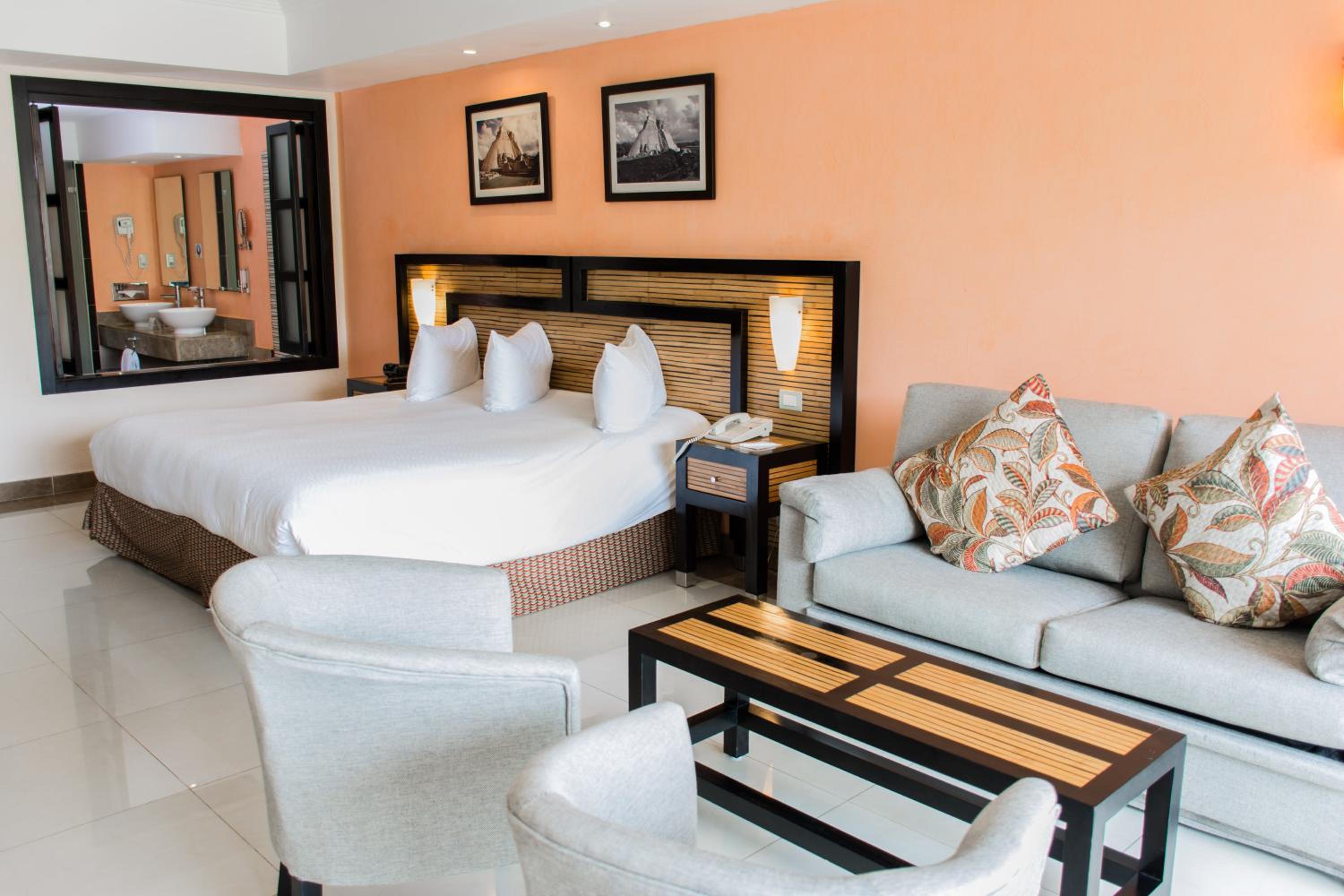 Riviera Family Queen Junior Suite - Photo 4