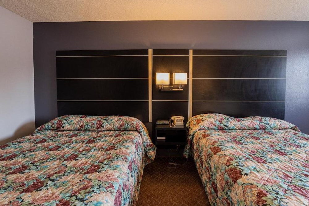 Standard Room, 2 Queen Beds, Non Smoking - Photo 5