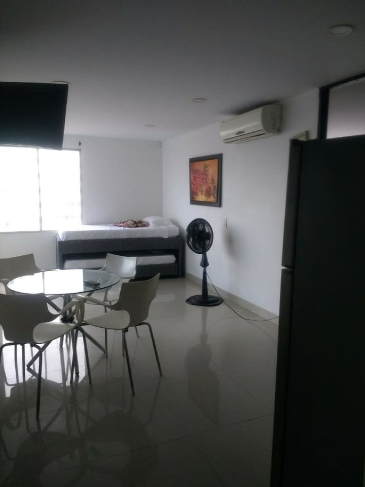 Studio, Multiple Bedrooms, Smoking, Balcony