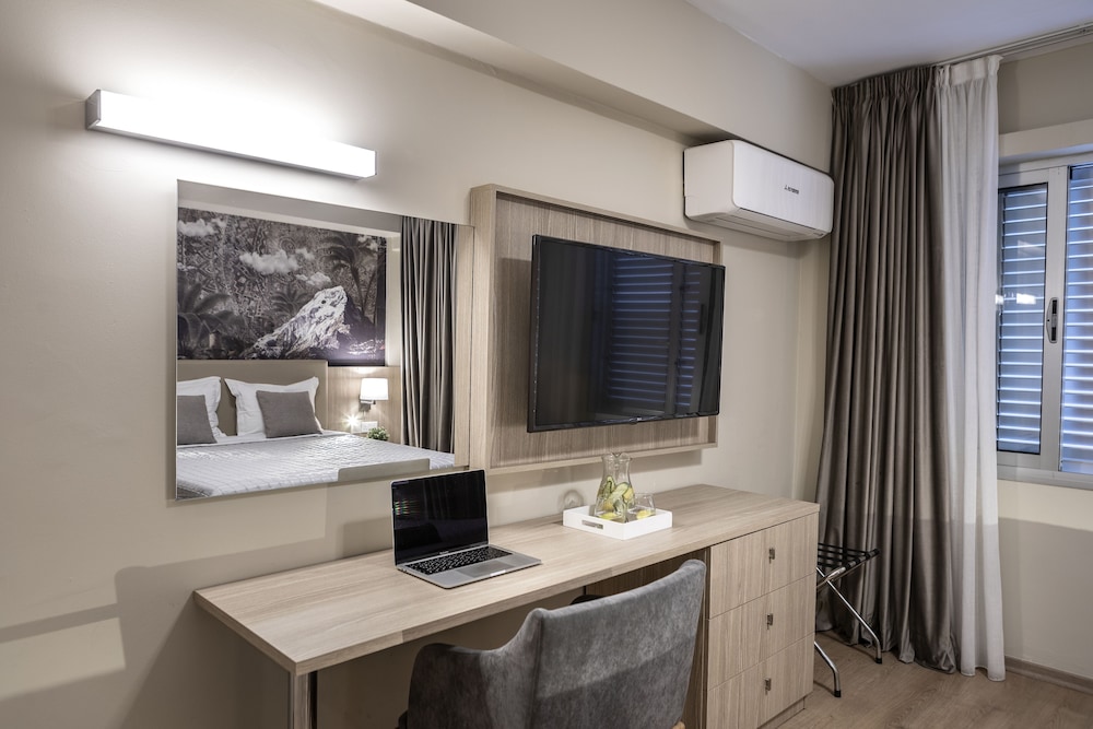 Deluxe Suite, 1 Queen Bed - Photo 5