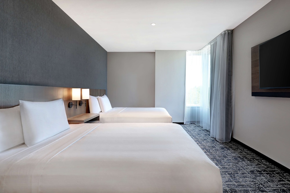 Suite, 2 Queen Beds with Sofa bed, Accessible, Bathtub - Photo 3