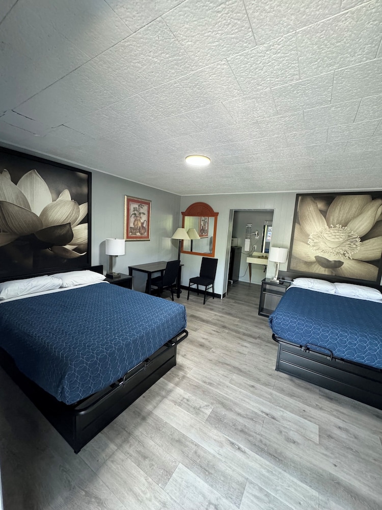 Double Room, 2 Double Beds, Non Smoking photo 2