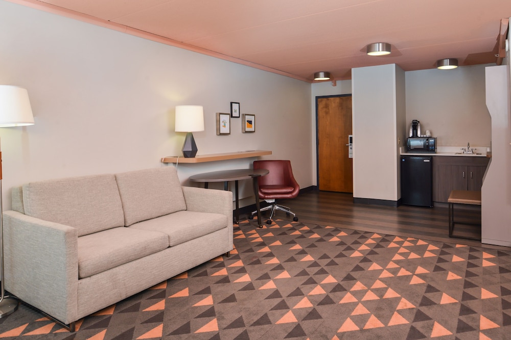 Suite, 1 Bedroom - Photo 1