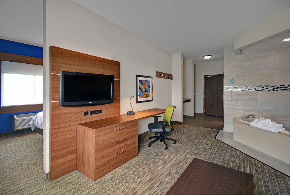 Suite, 1 Queen Bed, Jetted Tub photo 1