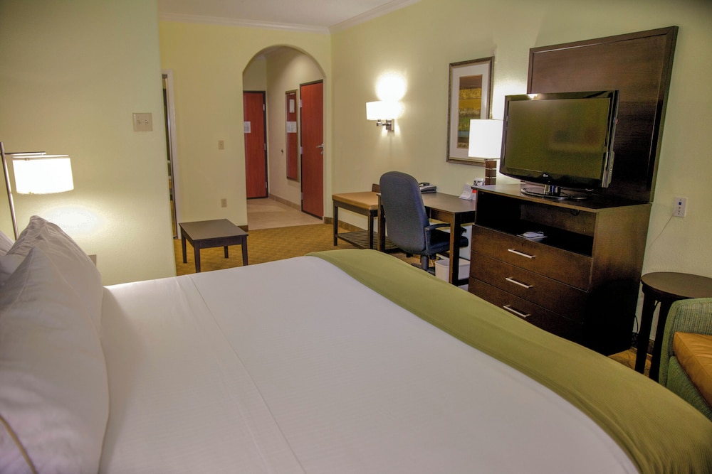 Suite, 1 King Bed (Minifridge) - Photo 2