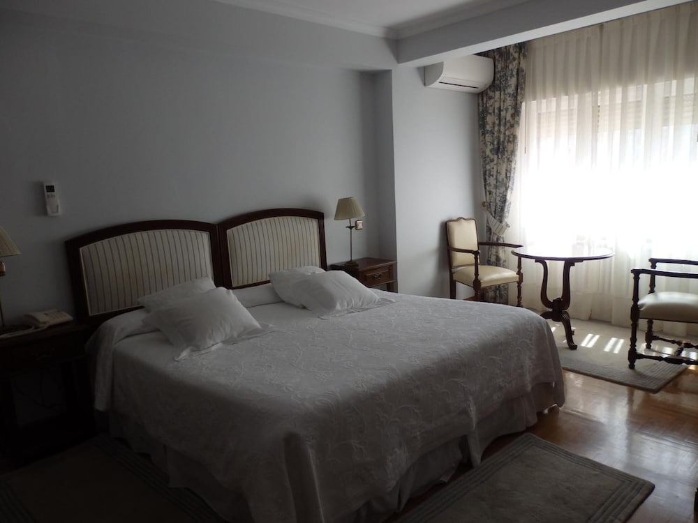 Suite - Photo 5