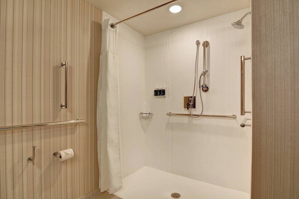 Room - Photo 7