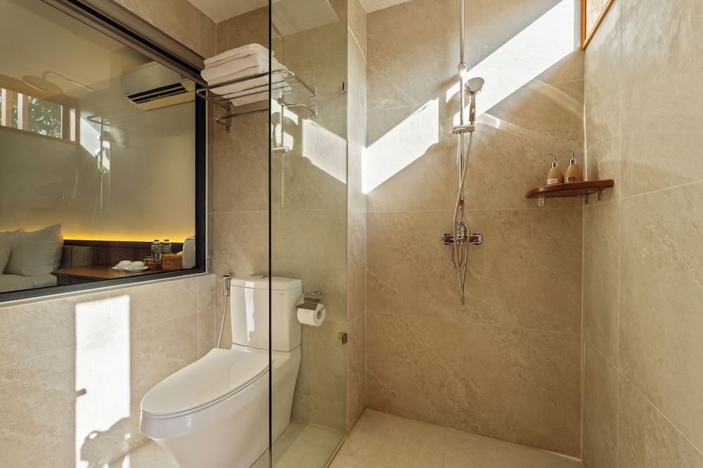 Superior Room, Pool View - Photo 6