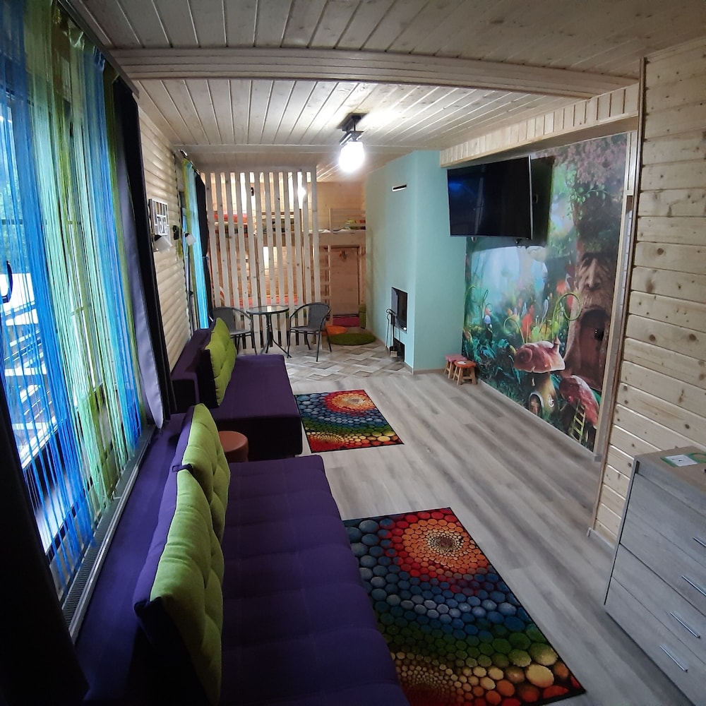 Deluxe Studio