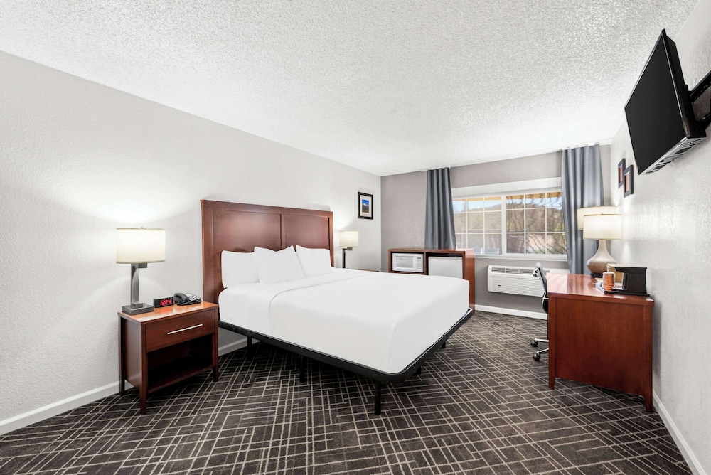 Suite, 1 King Bed, Non Smoking (Upgrade) - Photo 1