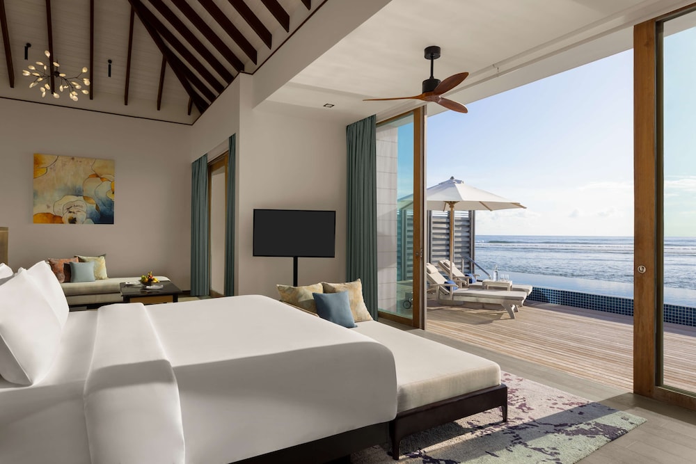 Sunset water villa with private pool & free access to VIP seaplane lounge on arrival - Photo 4