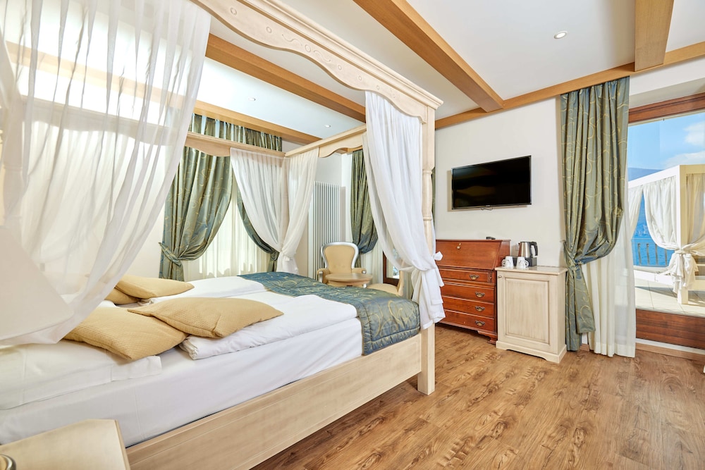 Deluxe Studio Suite, 1 Queen Bed with Sofa bed, Terrace, Lakeside