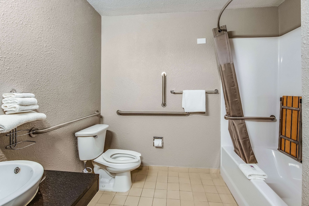 Deluxe Single Room, 1 Double Bed, Bathtub Grab Bars, Non Smoking photo 1