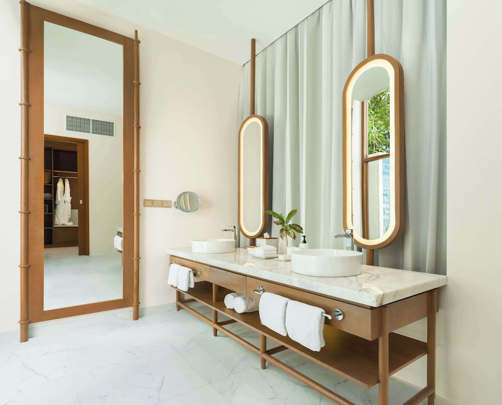 Family Villa, 1 King Bed (beach)