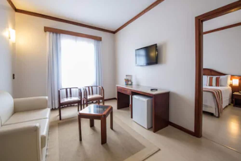 Room (Suite)