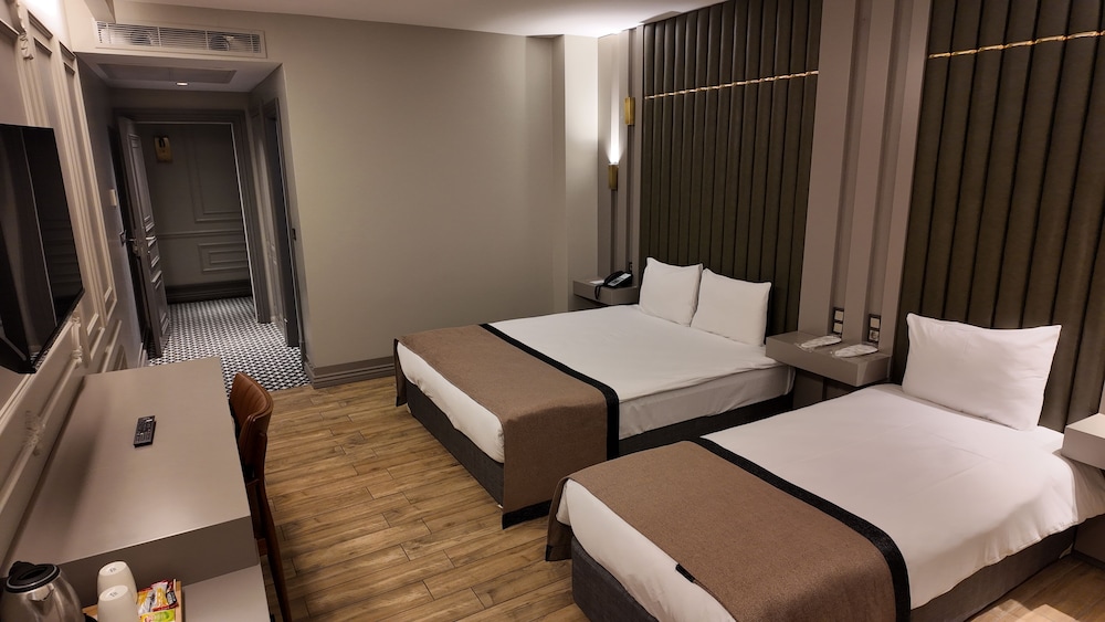 Twin Room - Photo 2
