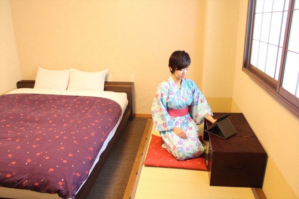Deluxe Double Room, with Private Bathroom thumbnail 5