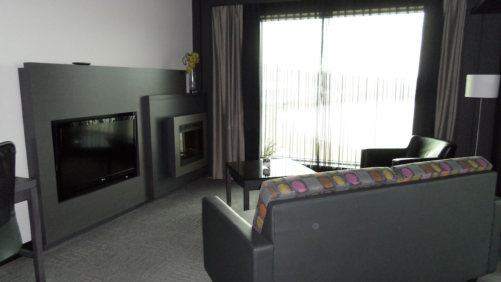 Prestige Penthouse Suite - Photo 8