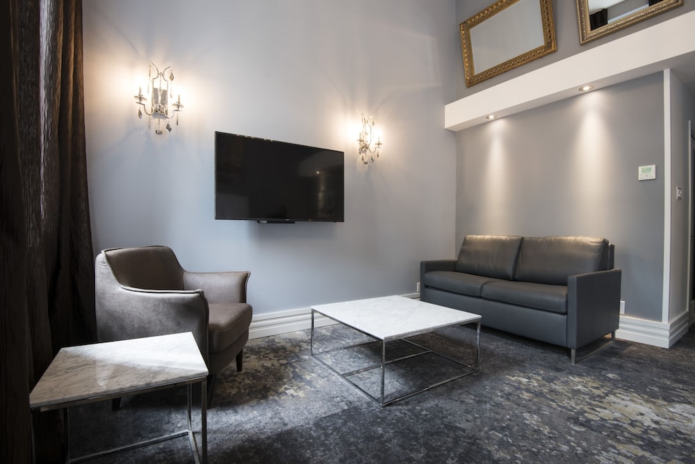 Deluxe Quadruple Room, 1 King Bed with Sofa bed, Park View photo 3