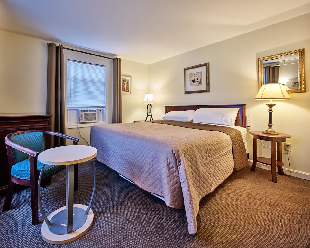 Standard Room, 1 King Bed, Non Smoking (no balcony, no view) photo 1
