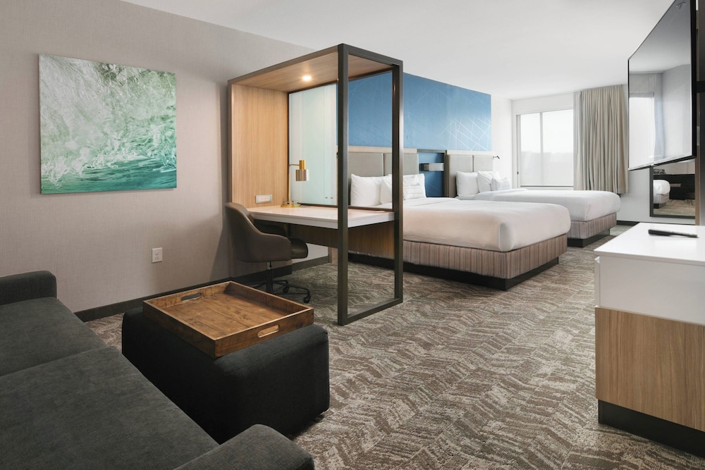 Suite, Multiple Beds (Mobility/Hearing Access, Roll-in Shwr) - Photo 2