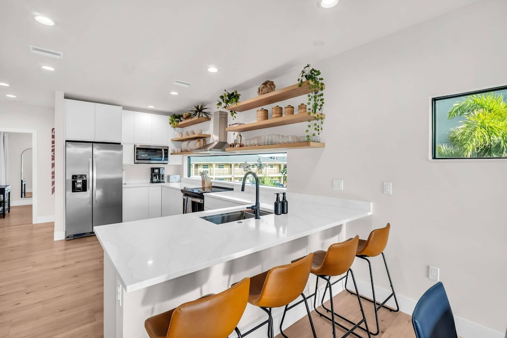NEW 4 Bed 3 Bath Heated Salt Pool Walk2beach, Foto 6