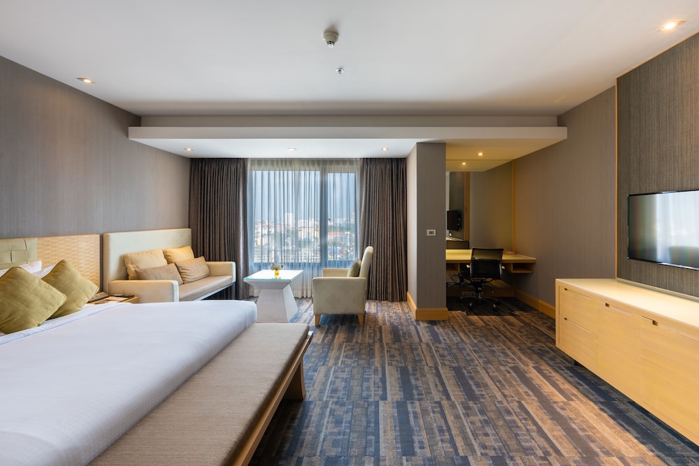 Junior Suite, 1 Double Bed, Bathtub - Photo 5