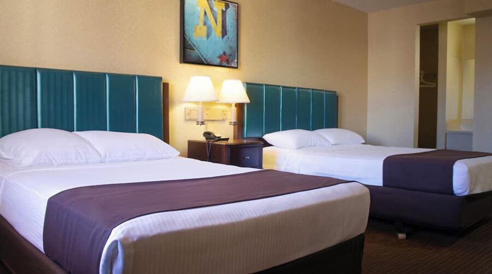 Standard Room, 2 Double Beds - Photo 2