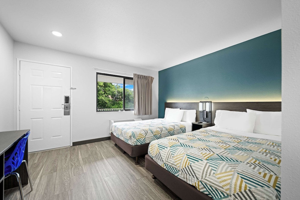 Standard Room, 2 Double Beds, Non Smoking photo 2