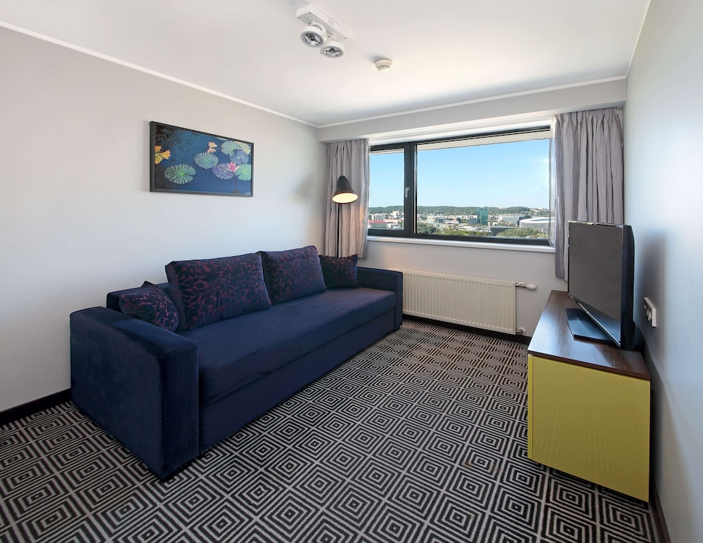 Family Room - Photo 5