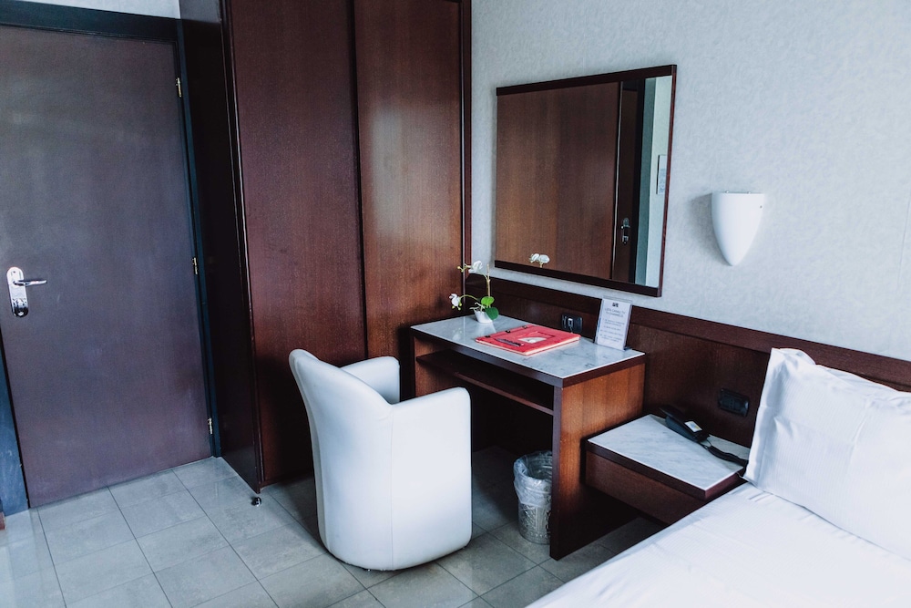 Standard Double Room Single Use photo 2