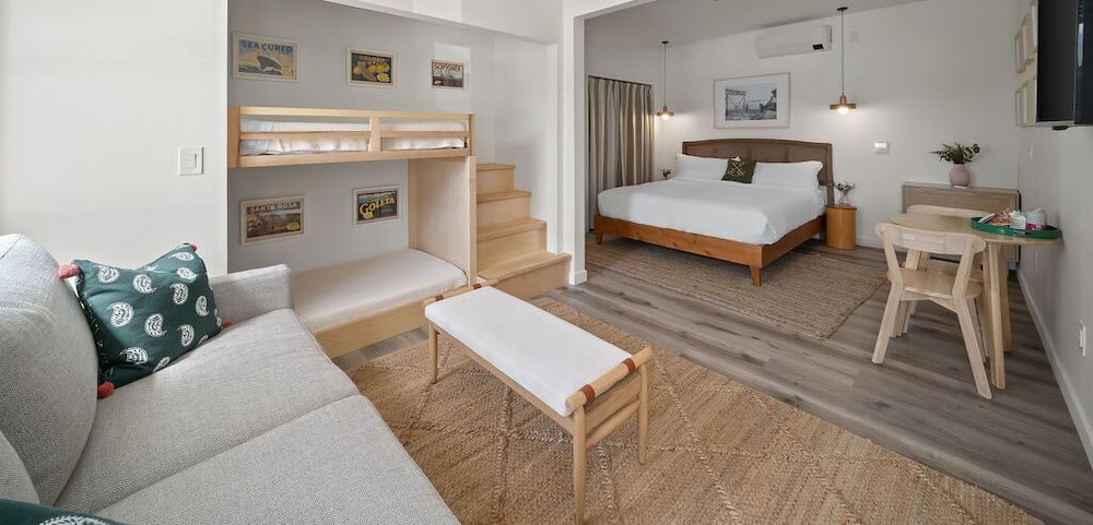 Deluxe Studio Suite, City View
