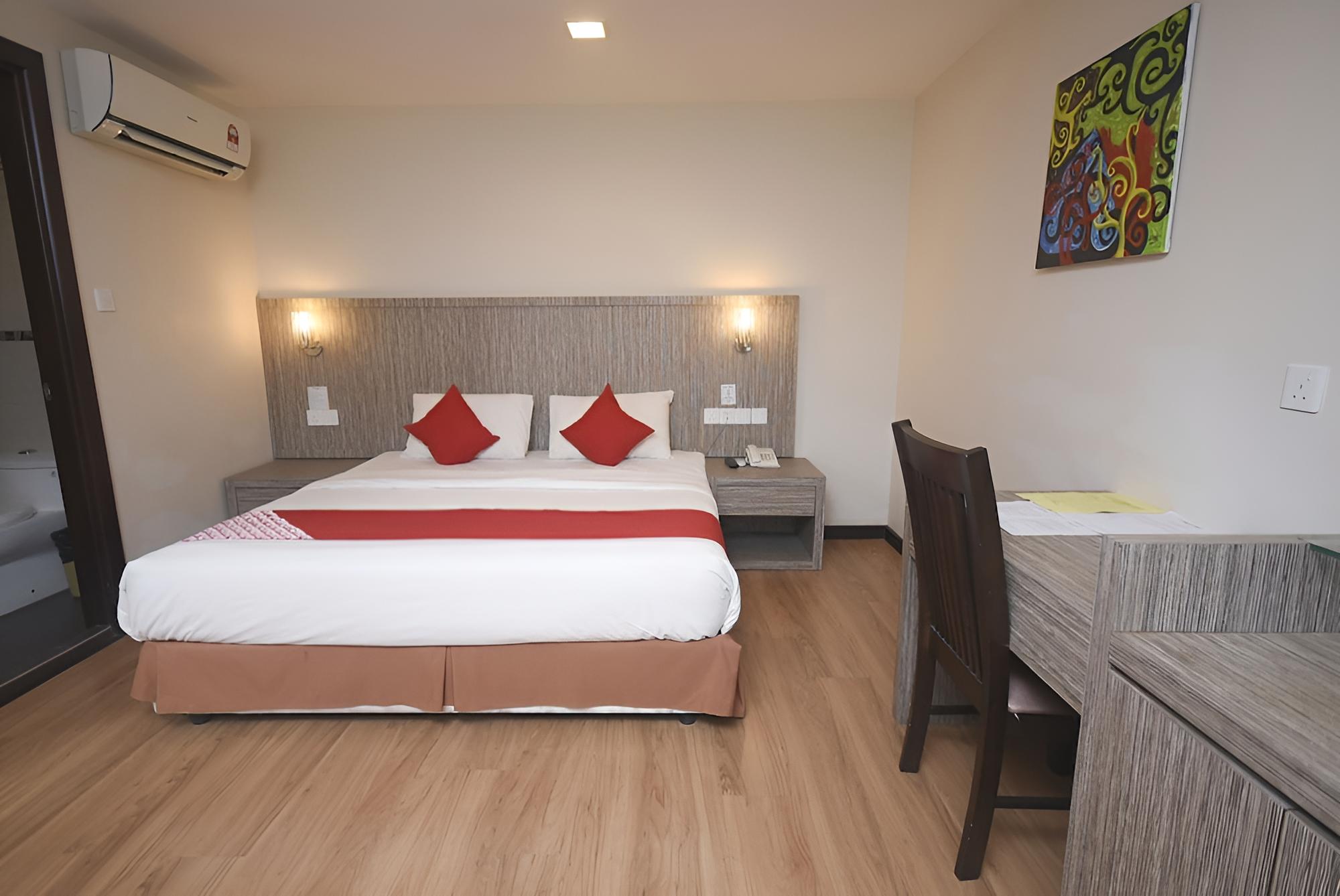 Standard Double Room, 1 King Bed, No Windows photo 1