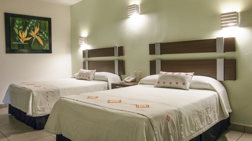 Room, 2 Twin Beds, Street View - Photo 6