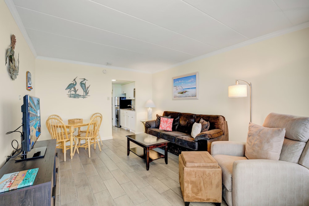Suite 404
