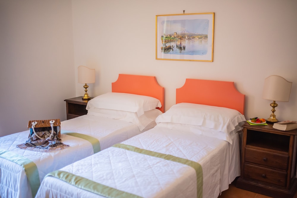 Classic Double or Twin Room - Photo 11