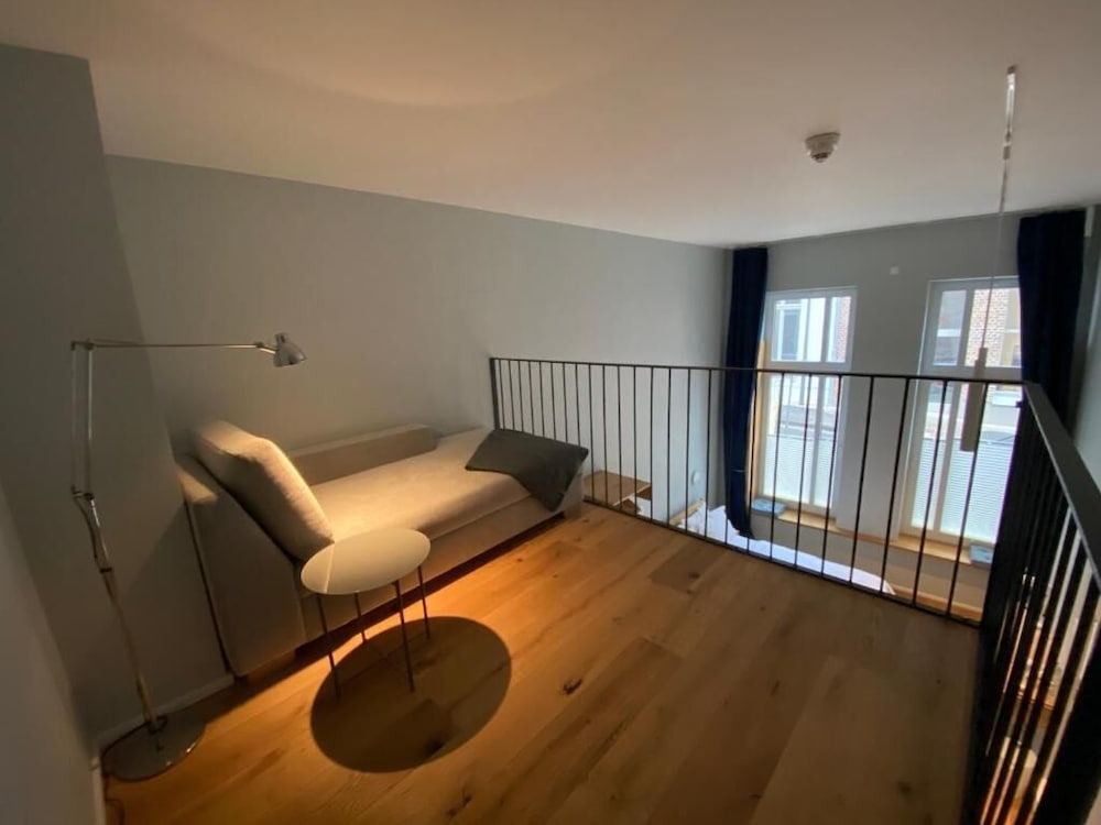 Deluxe Room, 1 King Bed photo 2