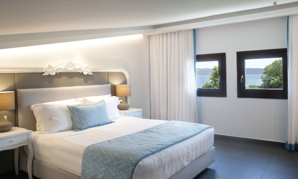 One Bedroom Suite with Sea View photo 3