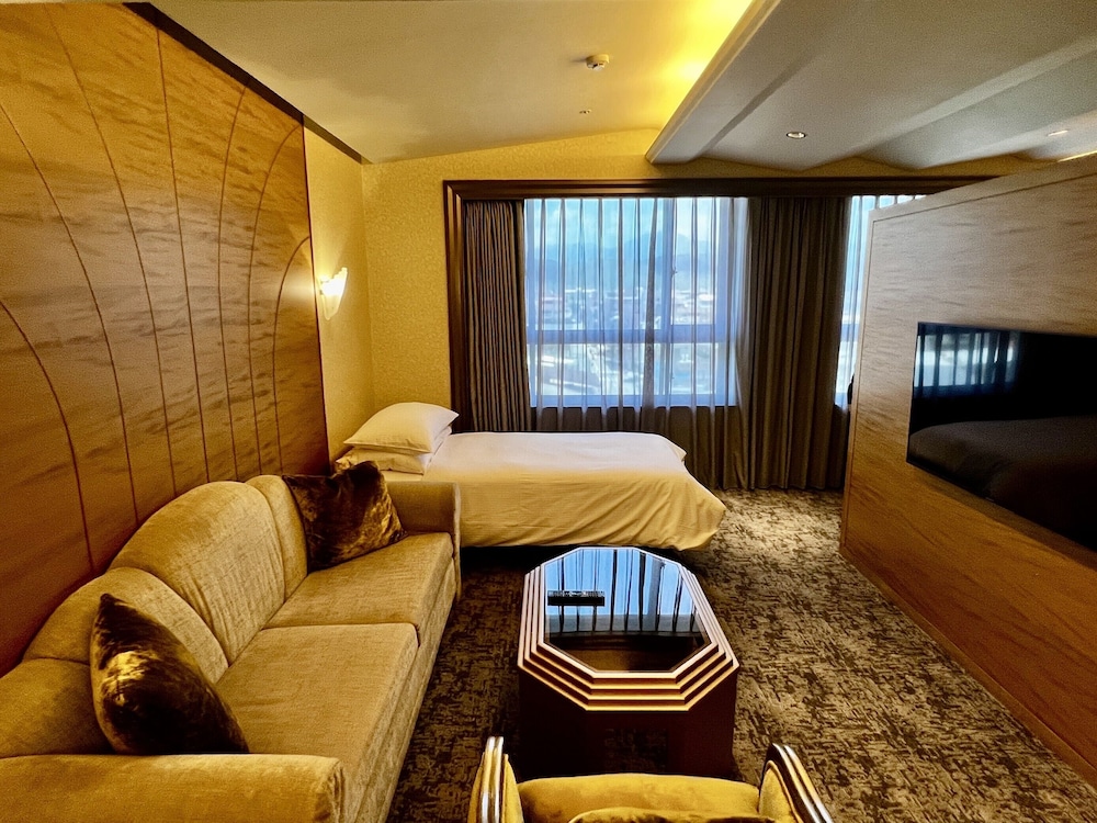 Corner Suite with Extra Bed