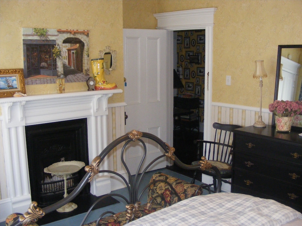 Room, 1 Queen Bed, Fireplace photo 2