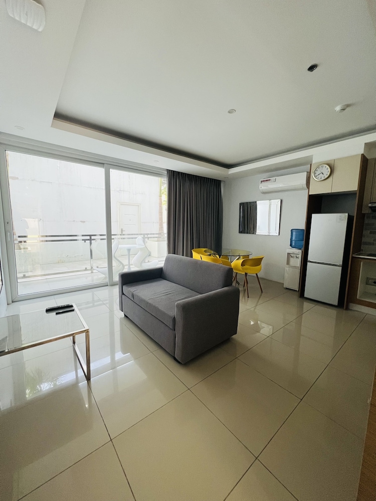 Family Room photo 3