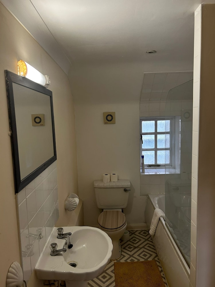 Deluxe Double or Twin Room, Ensuite photo 3