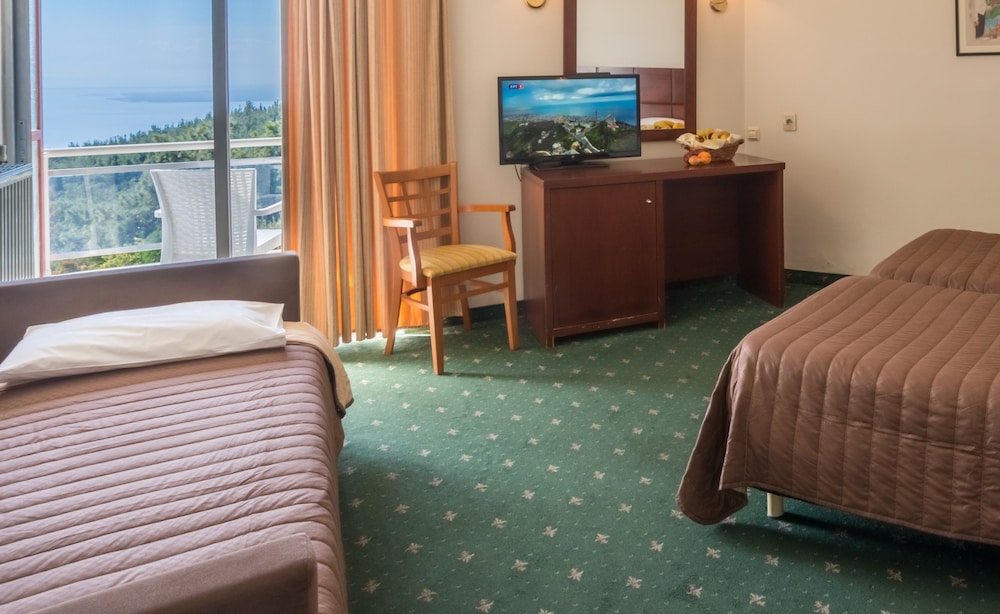 Triple Room - Photo 1