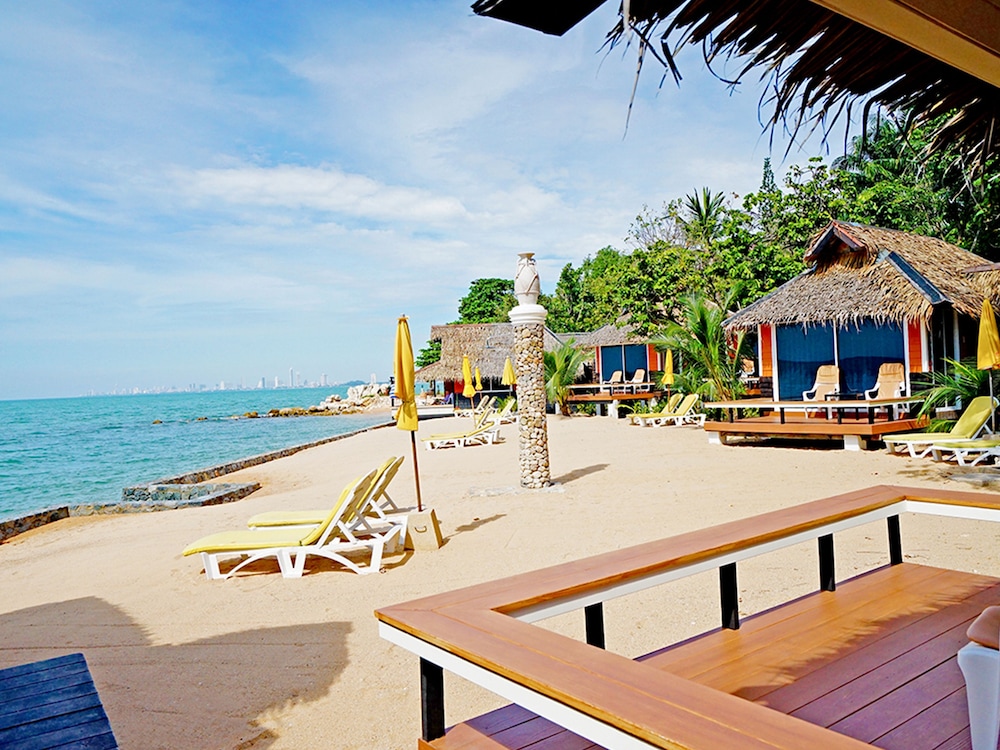 On Beach Premium Bungalow - Photo 7
