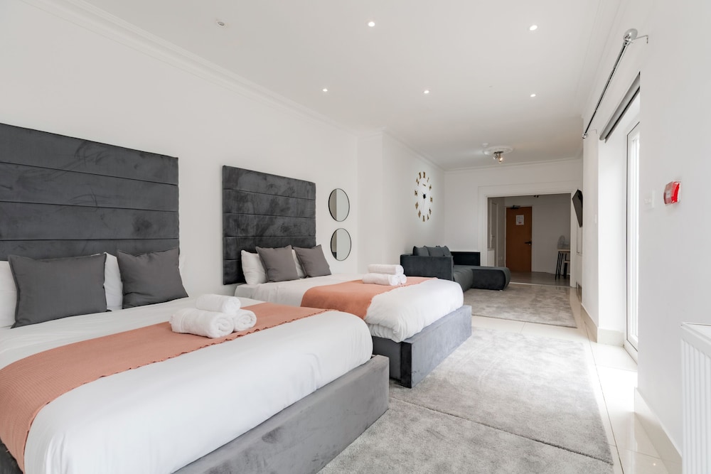 Family Apartment, Ensuite photo 2