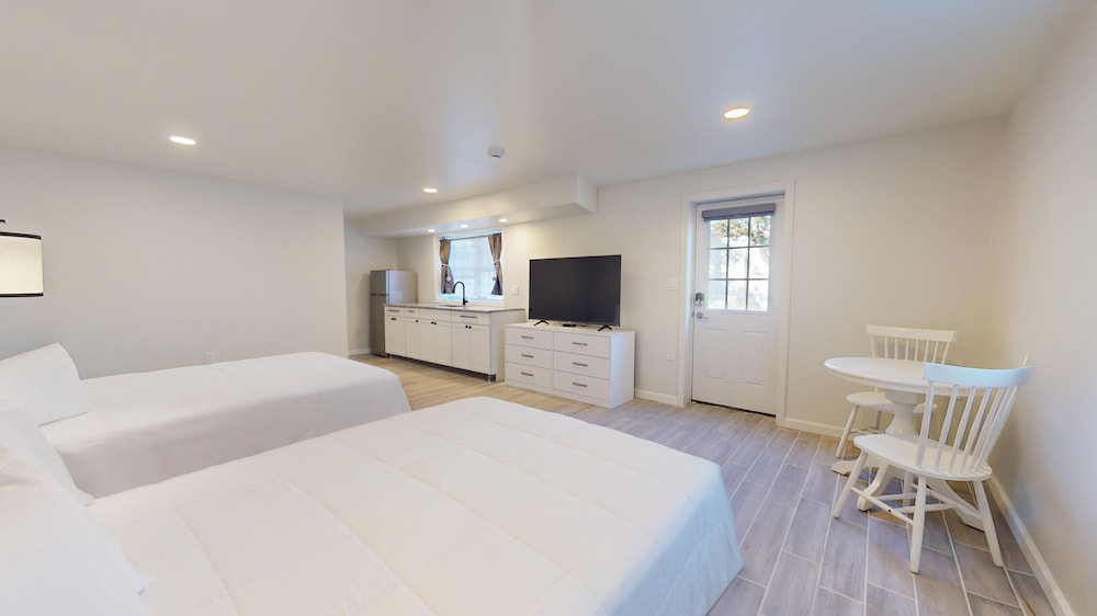 Deluxe Studio Suite